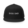 Gorra de camionero bordada con texto "Dog Dad"