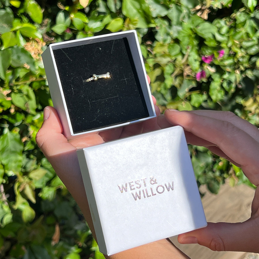 Anillo de hueso grabado personalizado